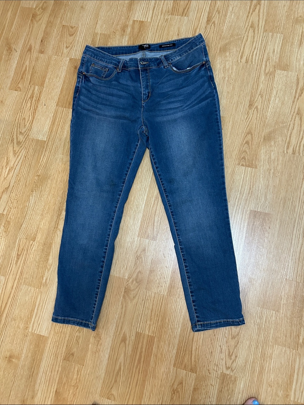 Classic Women's Blue Denim Jeans - skinny crop